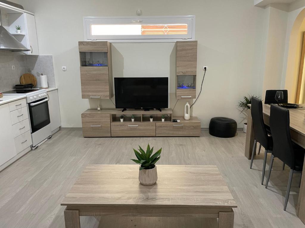 Triptolemus Stay Inn Elefsina Bagian luar foto